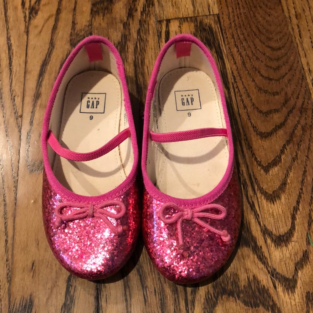 Sparkly pink toddler flats!